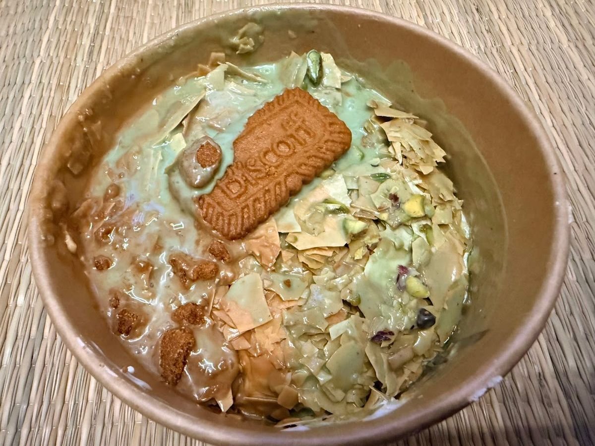 Salankatia bowl with Lotus Biscoff, pistachio and kunafa